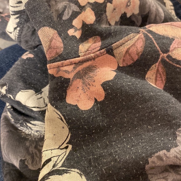 Old Navy Active Sweatshirt Open Back - Picture 7 of 7